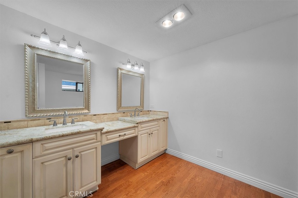 2800 Baywater Avenue 6