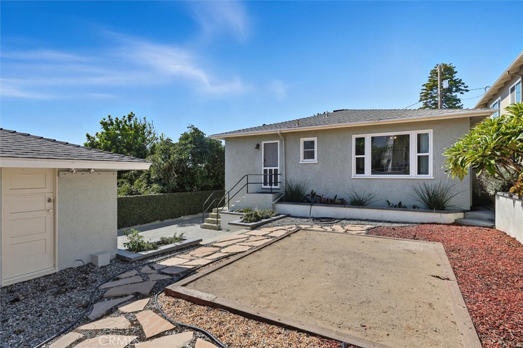 3644 S Cabrillo Avenue