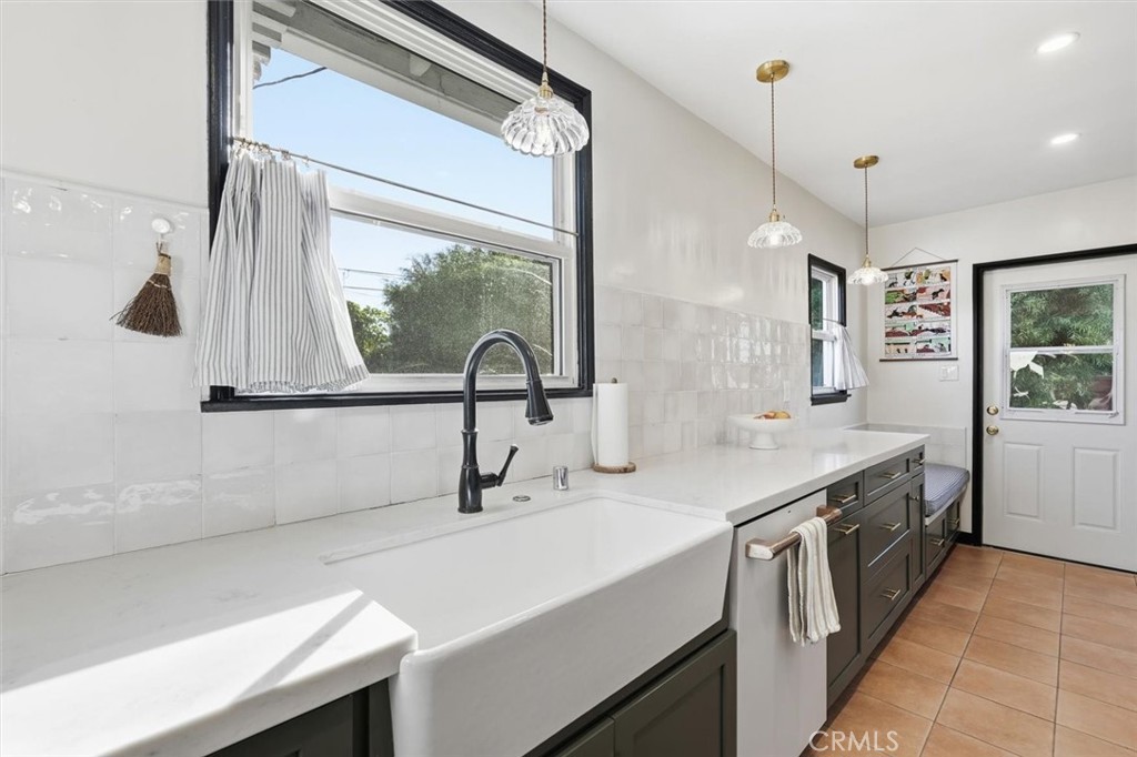 2324 Roycroft Avenue