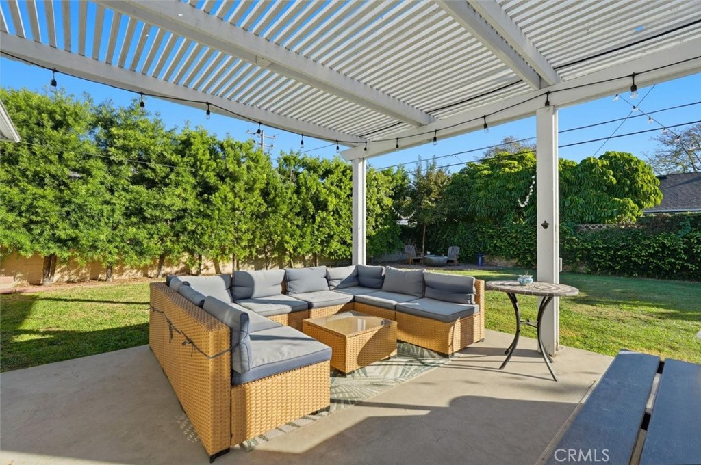 2324 Roycroft Avenue