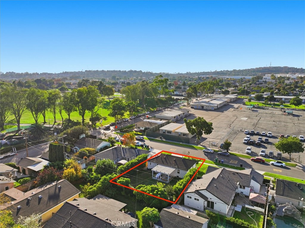 2324 Roycroft Avenue