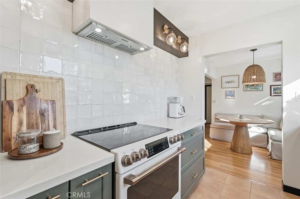 2324 Roycroft Avenue