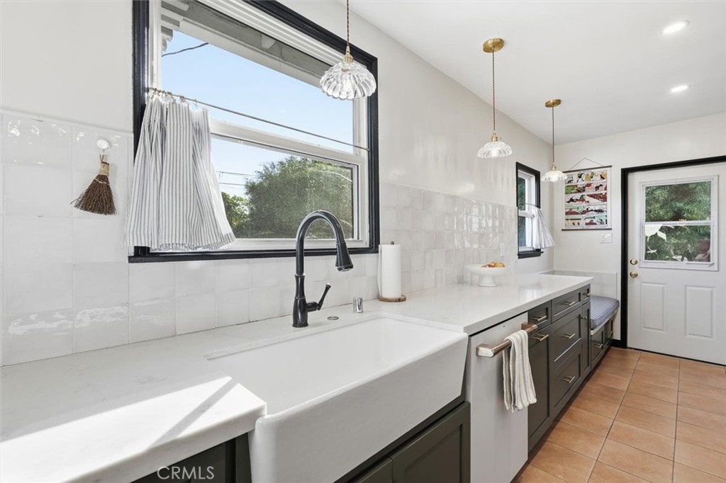 2324 Roycroft Avenue