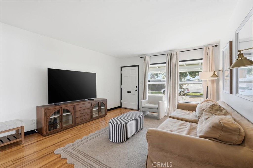 2324 Roycroft Avenue