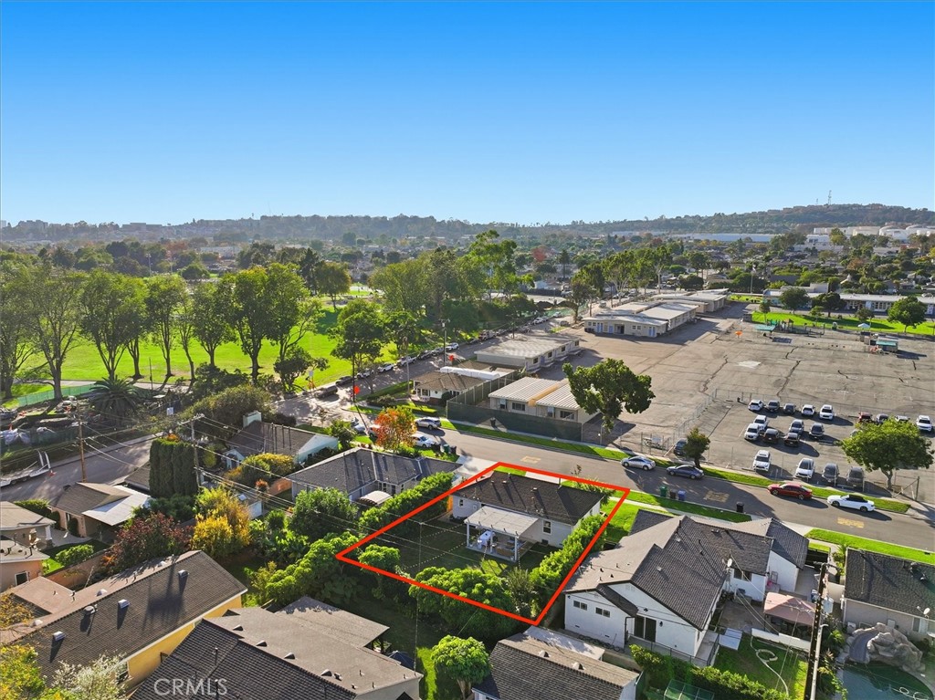 2324 Roycroft Avenue