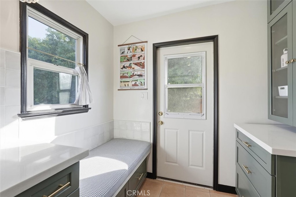 2324 Roycroft Avenue