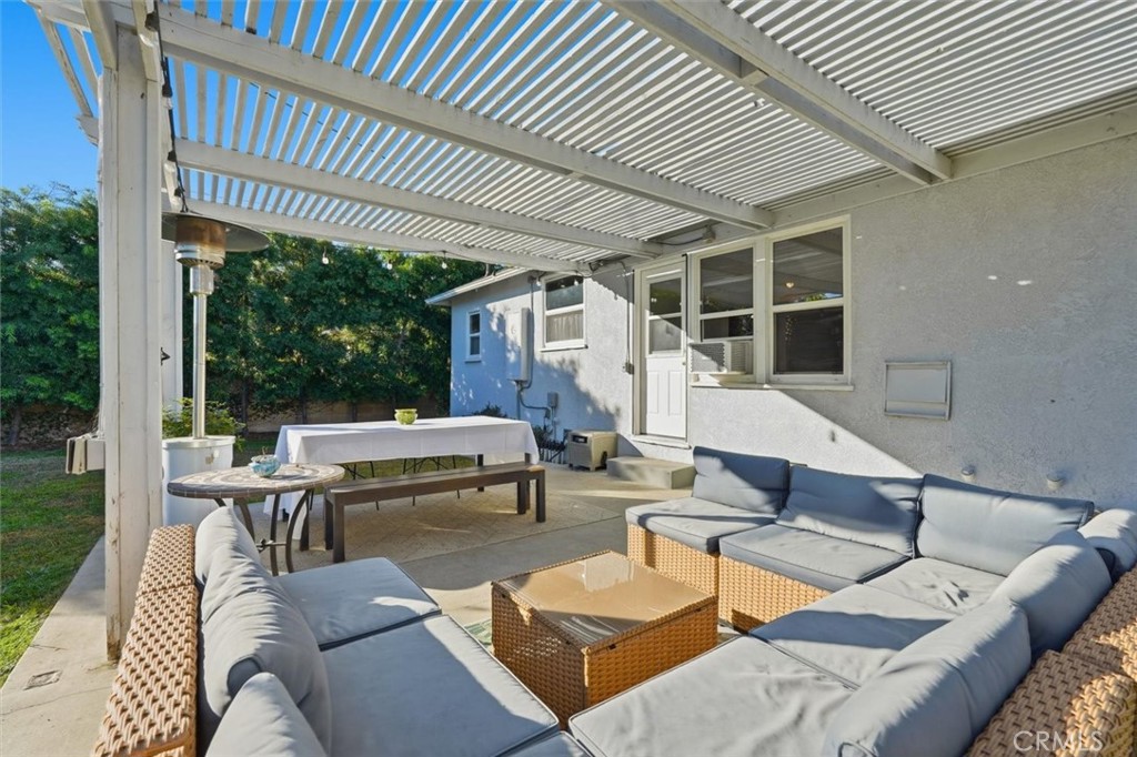 2324 Roycroft Avenue