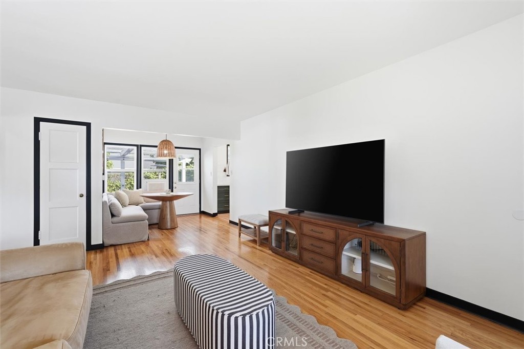 2324 Roycroft Avenue