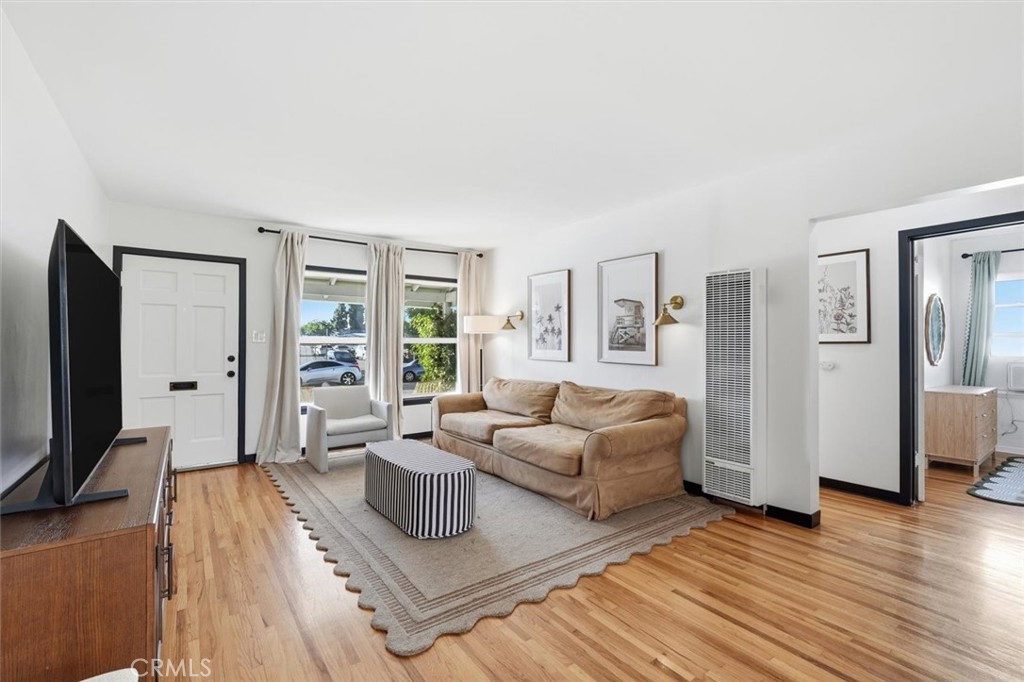 2324 Roycroft Avenue