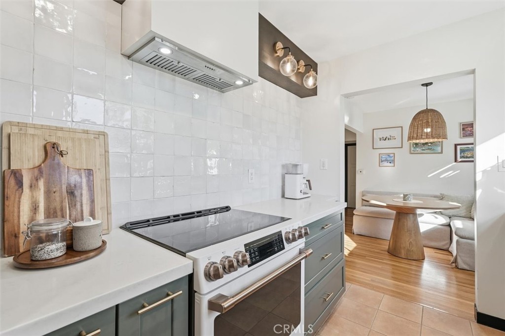 2324 Roycroft Avenue