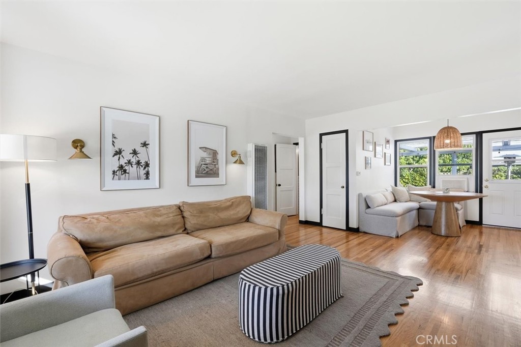 2324 Roycroft Avenue