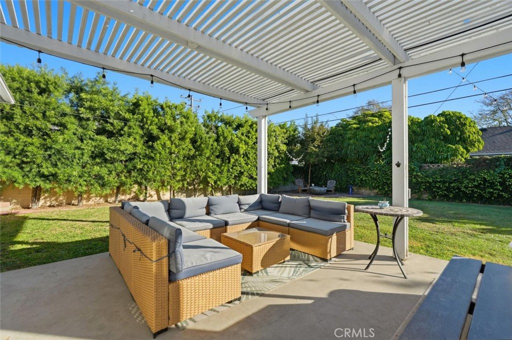 2324 Roycroft Avenue