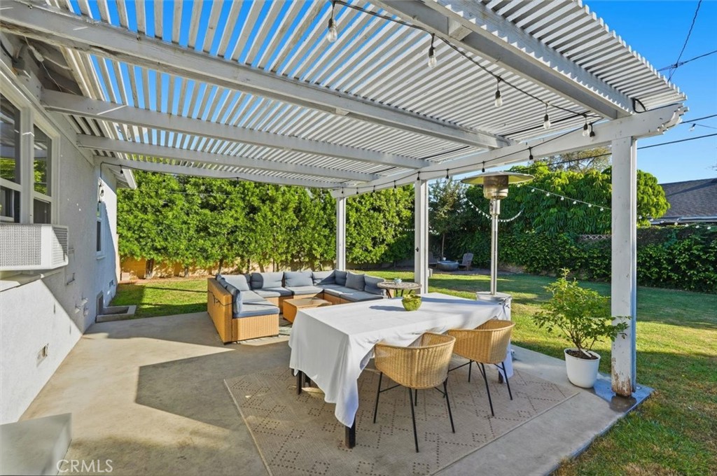 2324 Roycroft Avenue