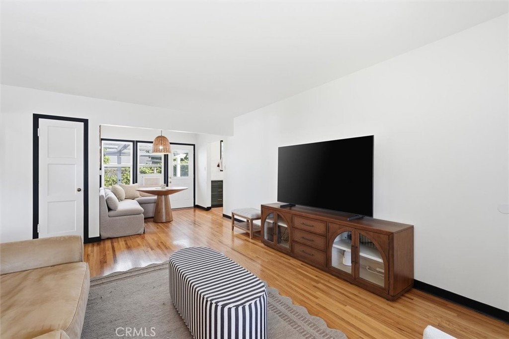 2324 Roycroft Avenue