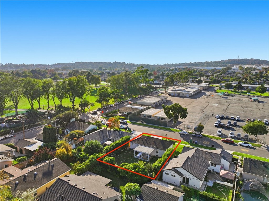 2324 Roycroft Avenue