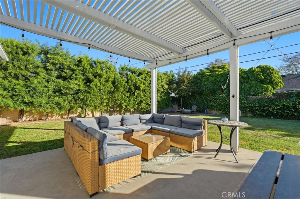 2324 Roycroft Avenue