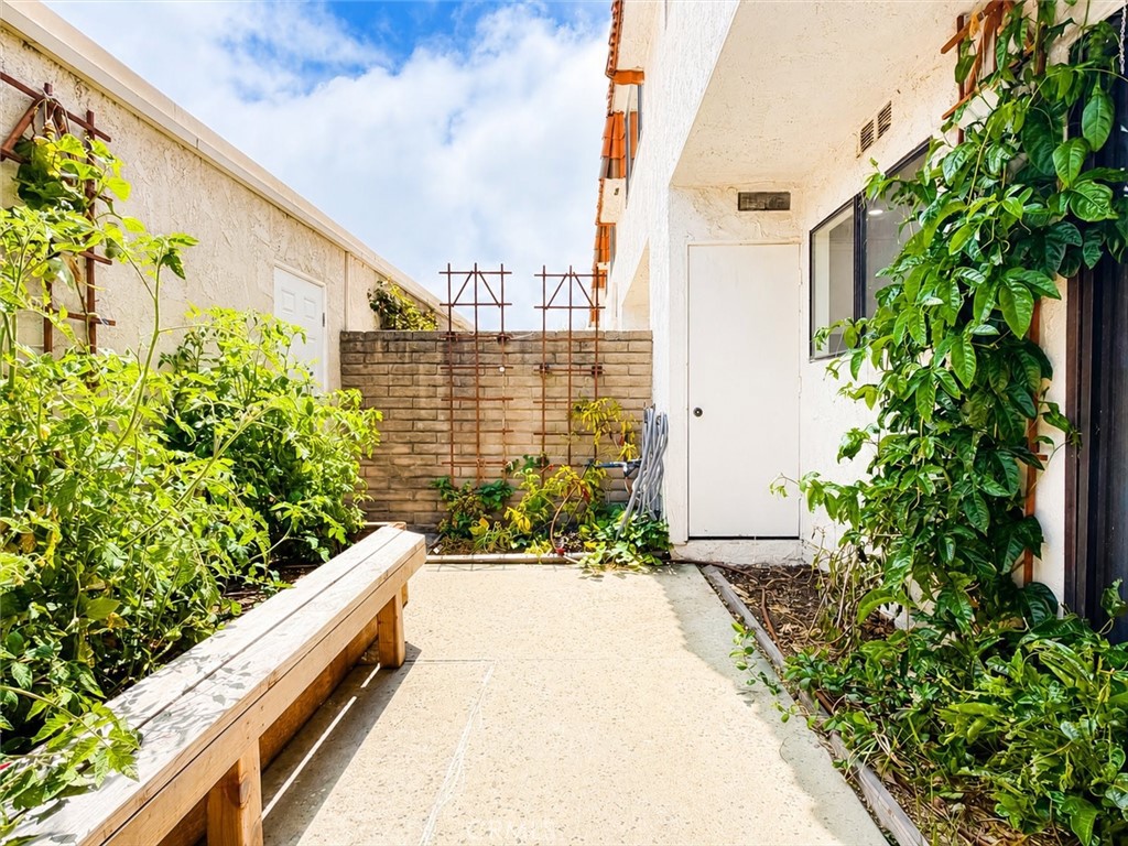 27943 Ridgebrook Court