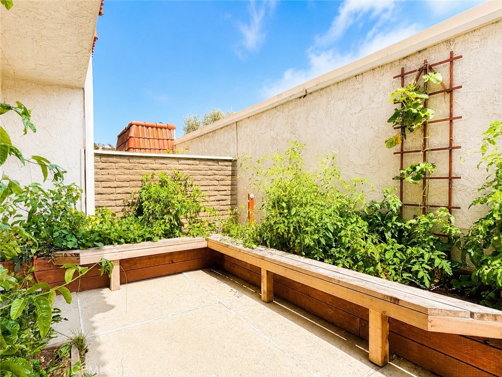 27943 Ridgebrook Court