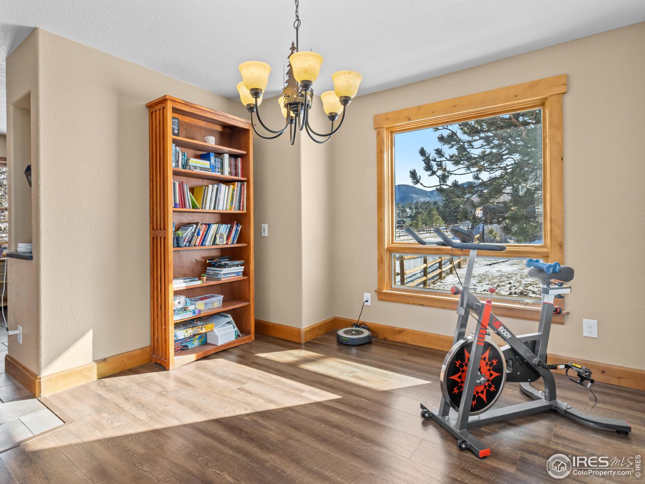 609 Whispering Pines Dr