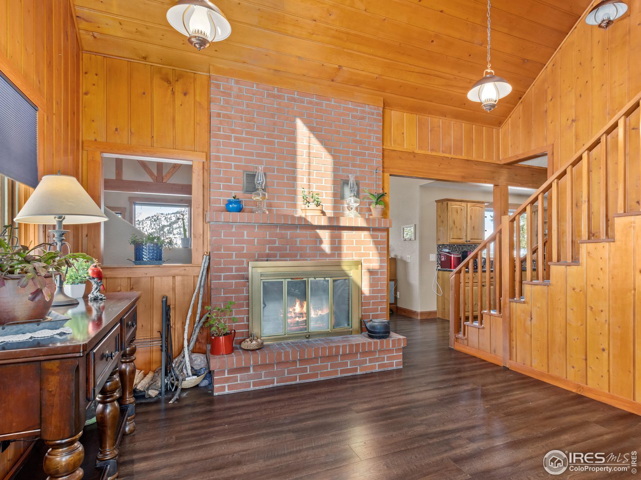 609 Whispering Pines Dr