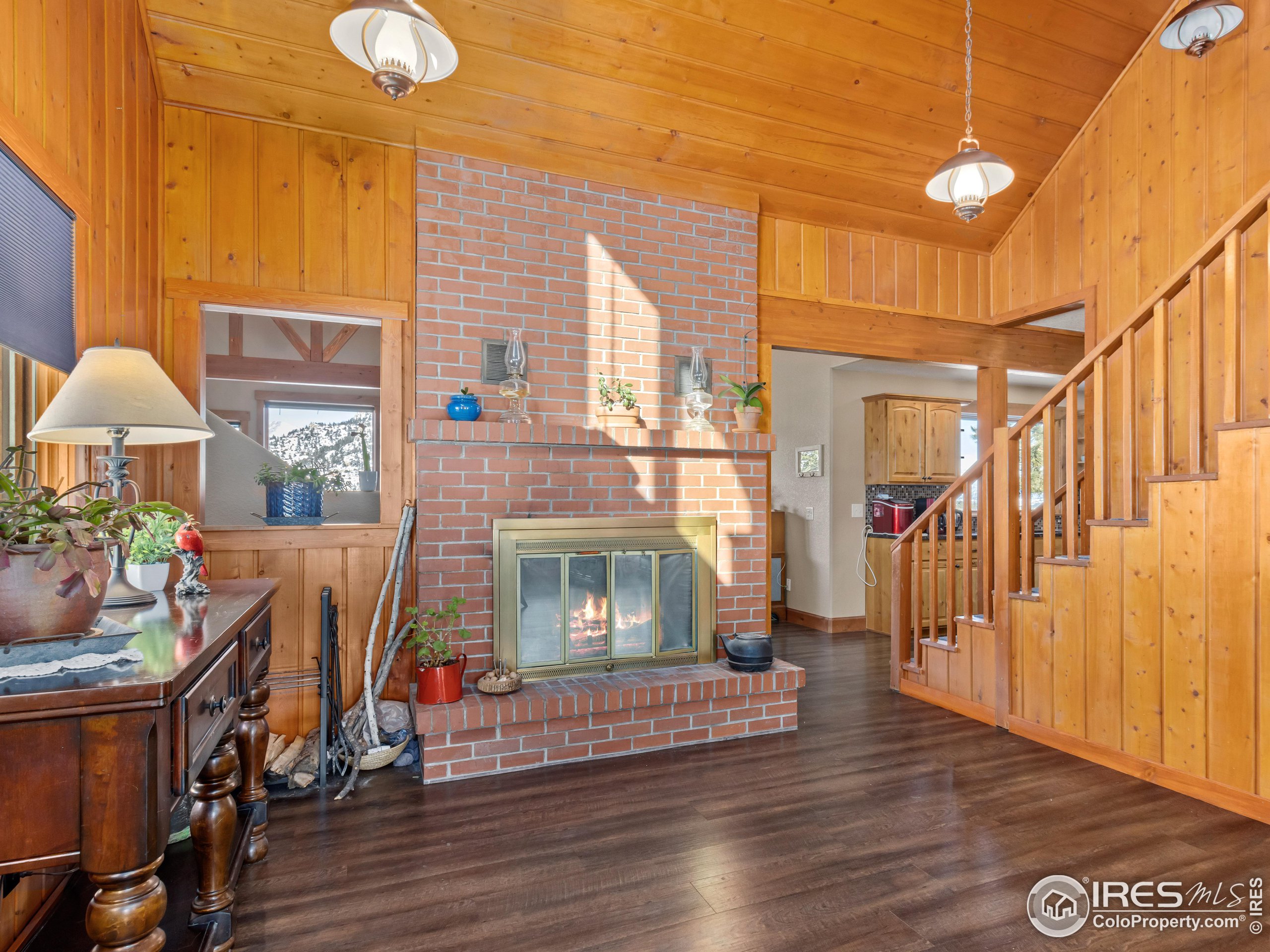 609 Whispering Pines Dr