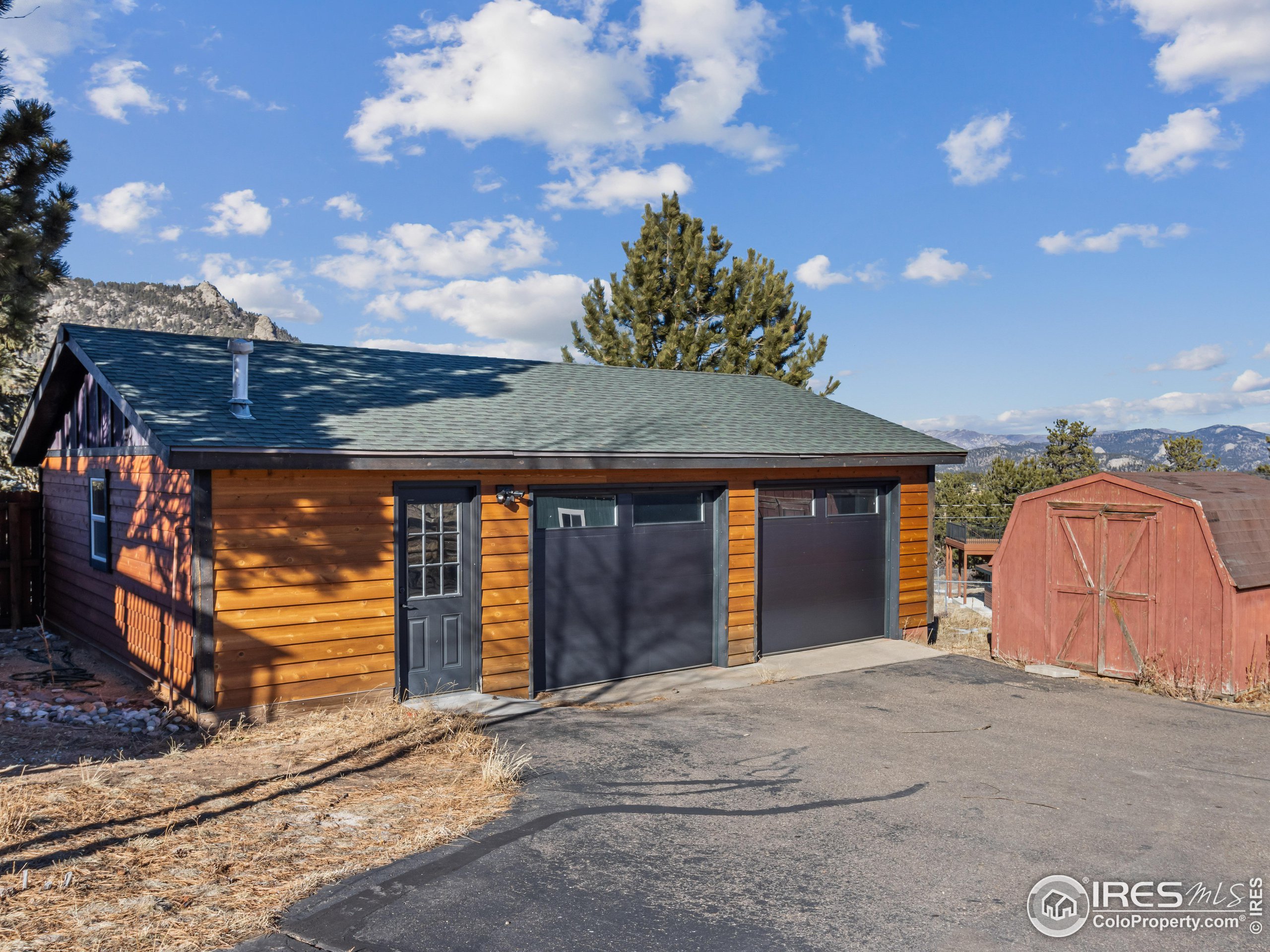 609 Whispering Pines Dr