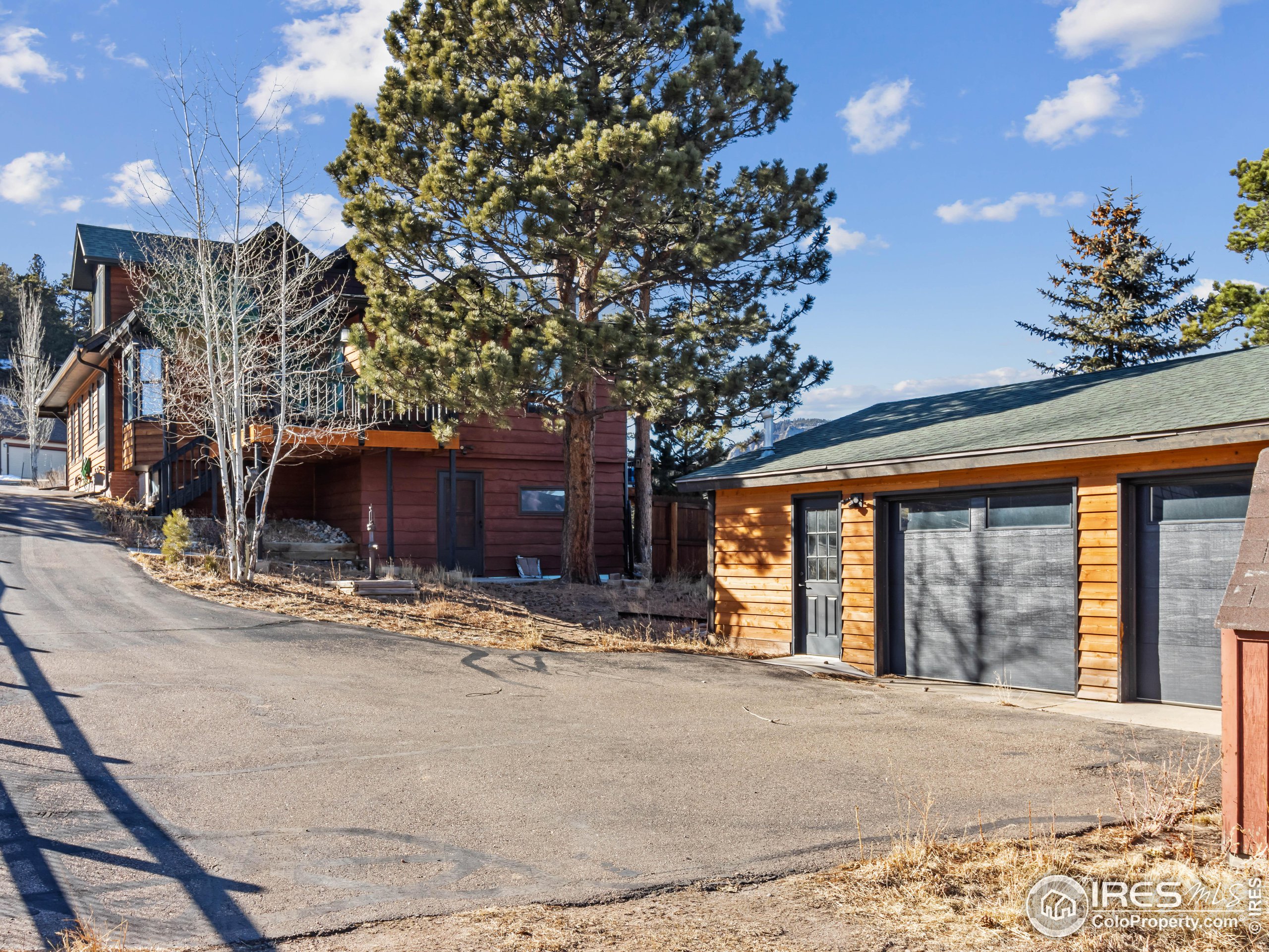 609 Whispering Pines Dr
