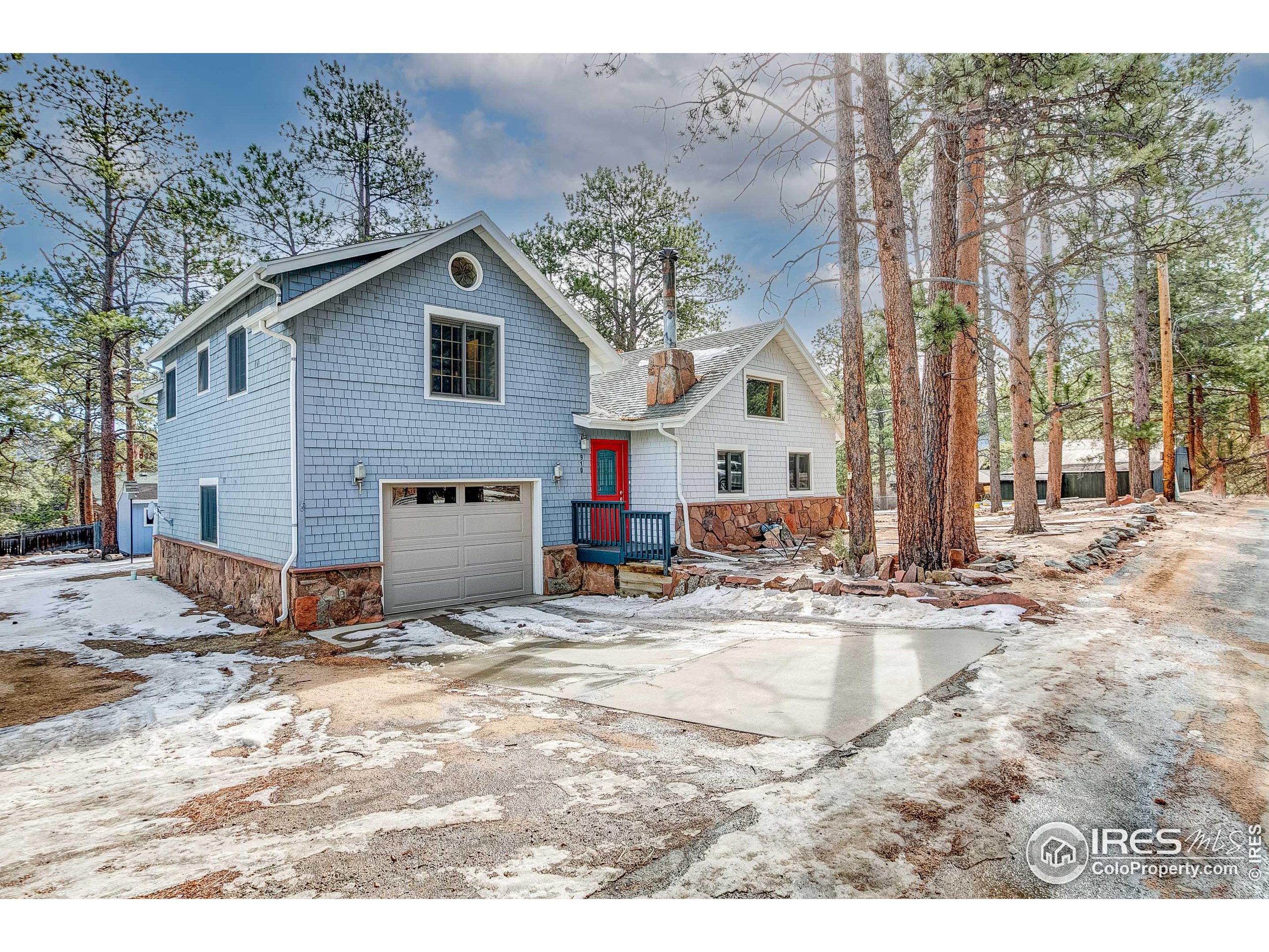 910 Shady Ln