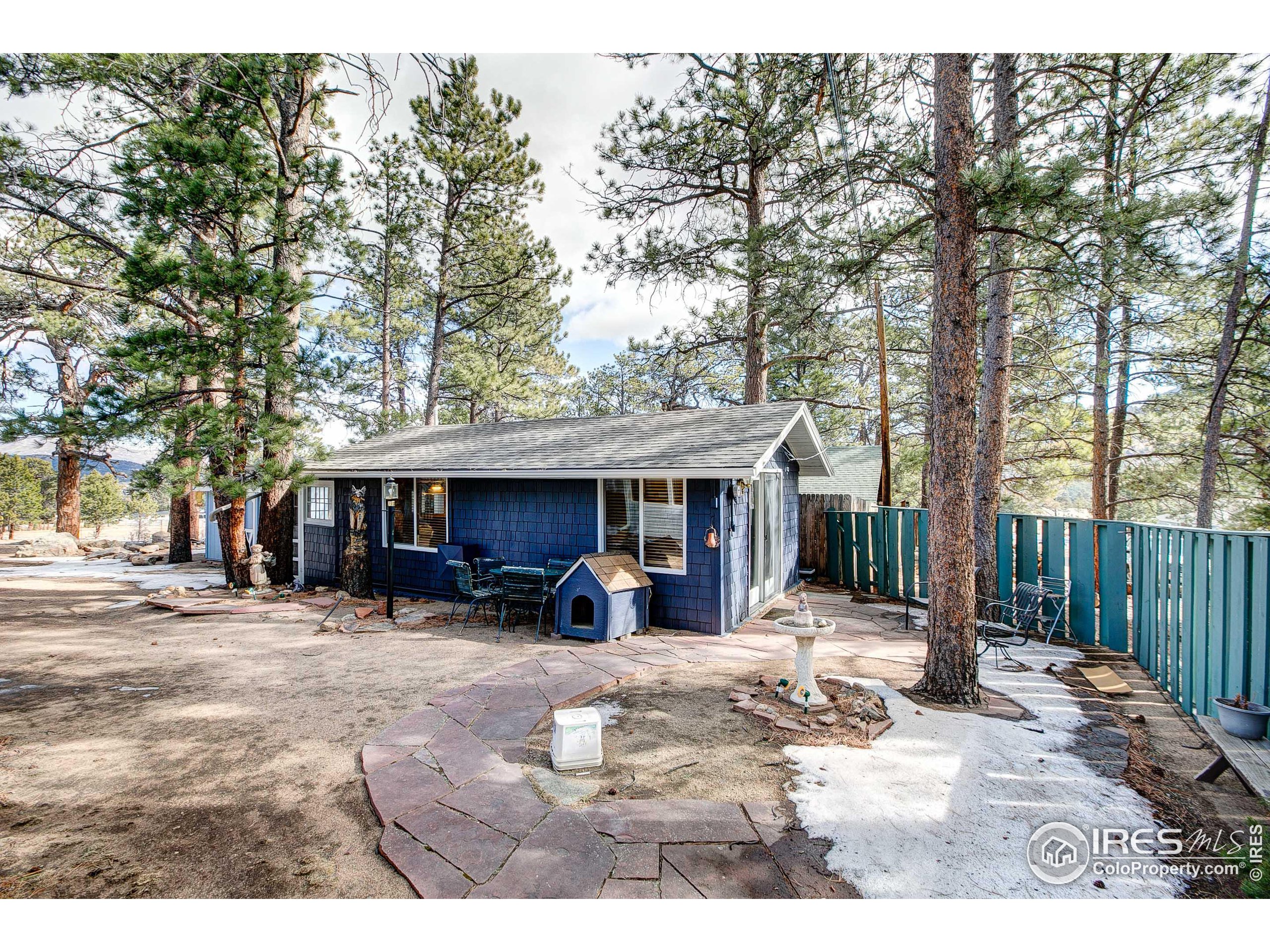 910 Shady Ln