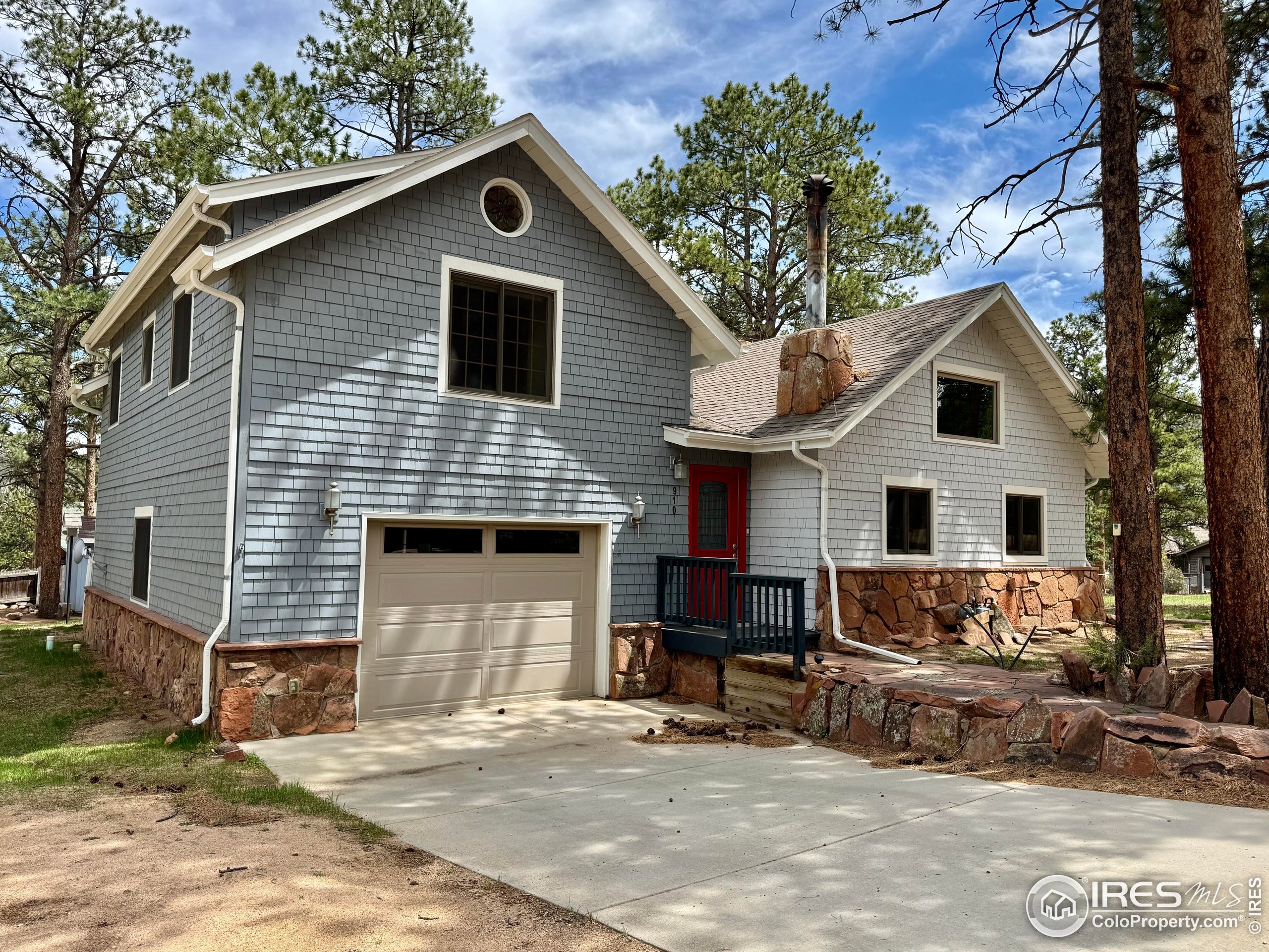 910 Shady Ln