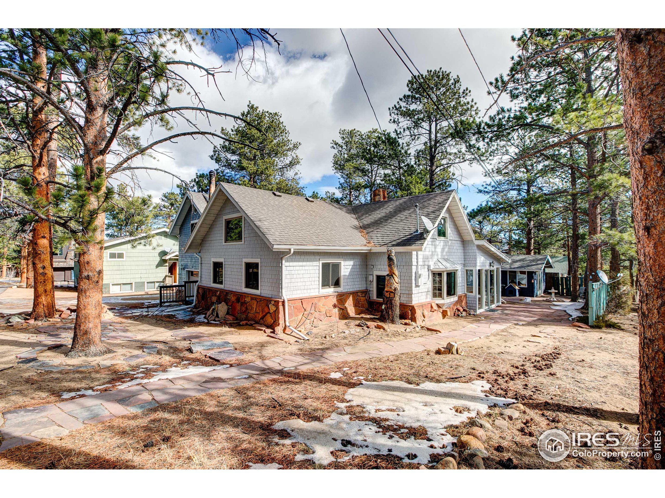 910 Shady Ln