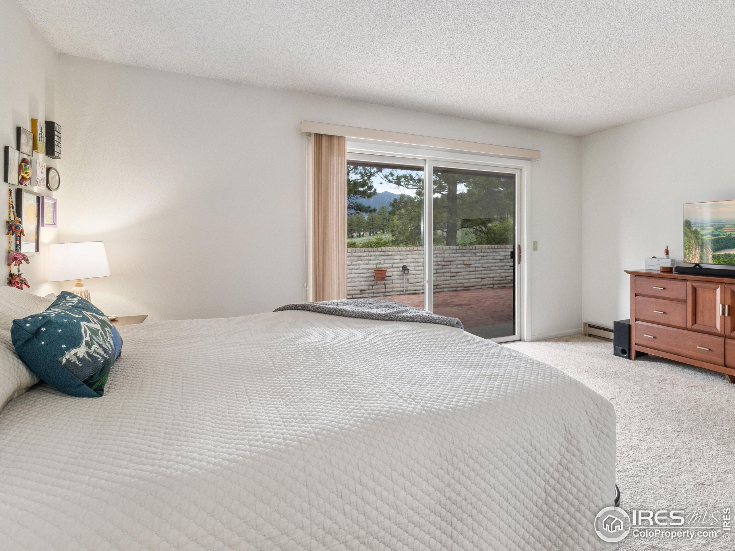 838 Vista Ln