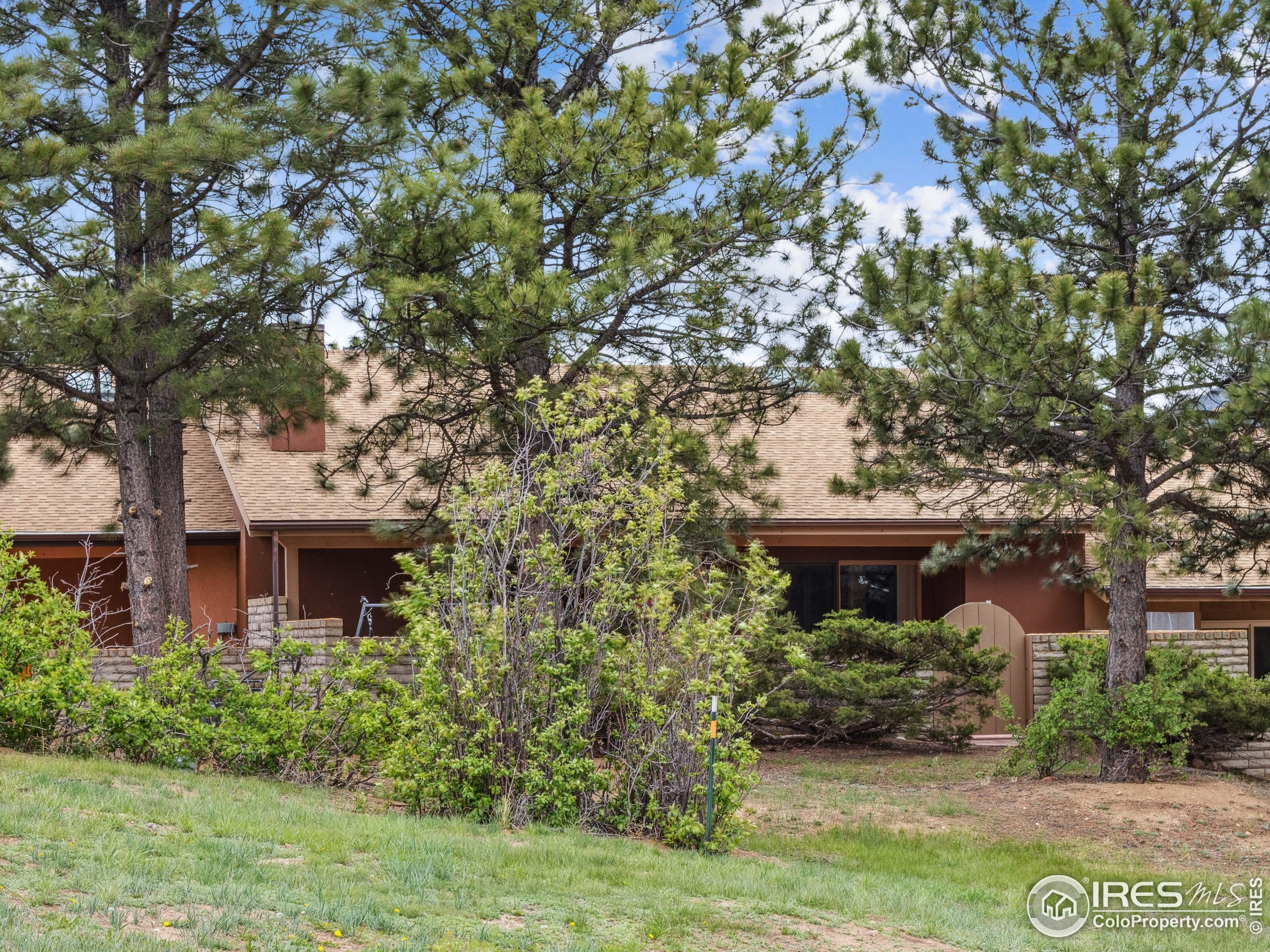 838 Vista Ln