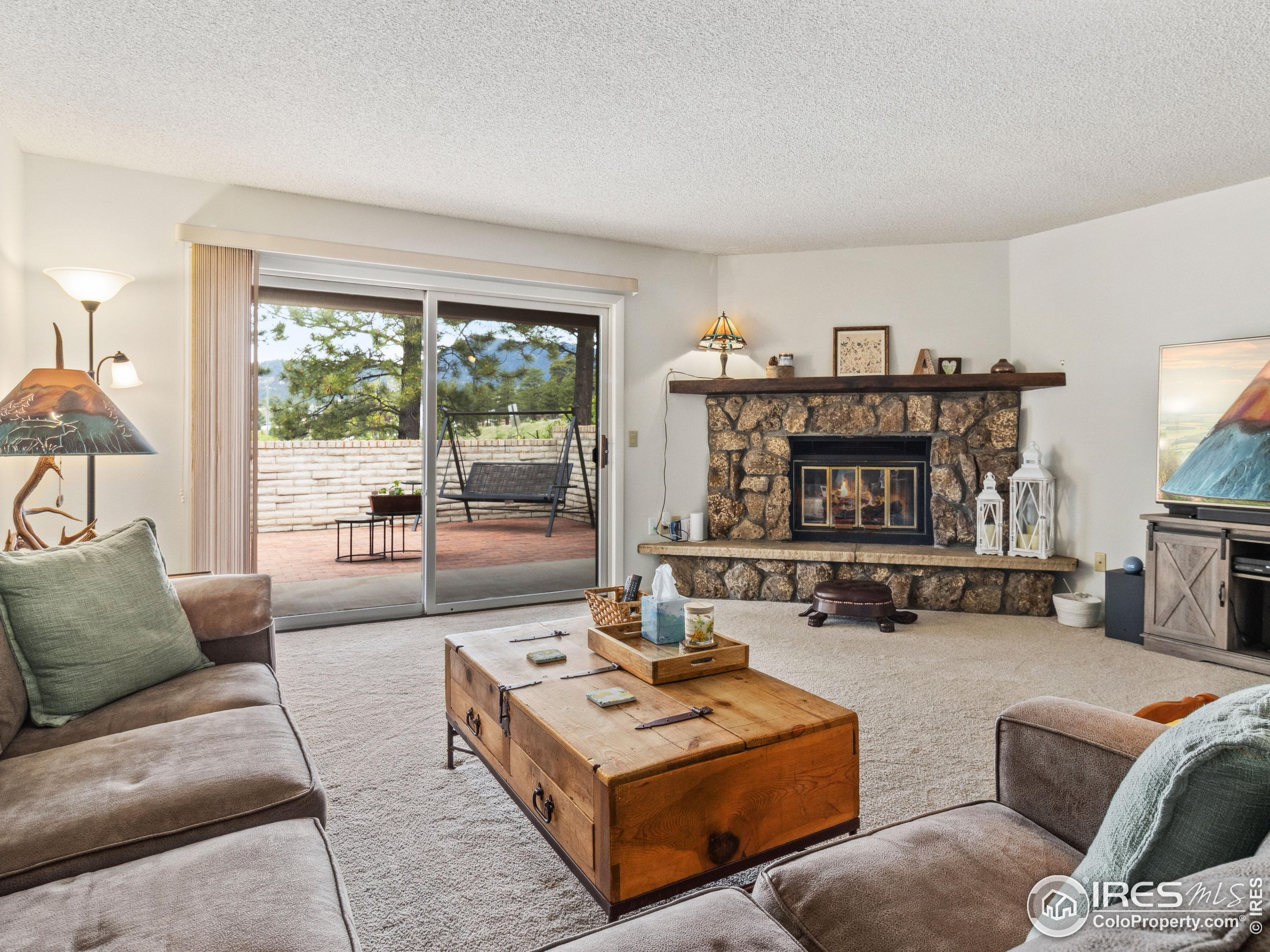 838 Vista Ln