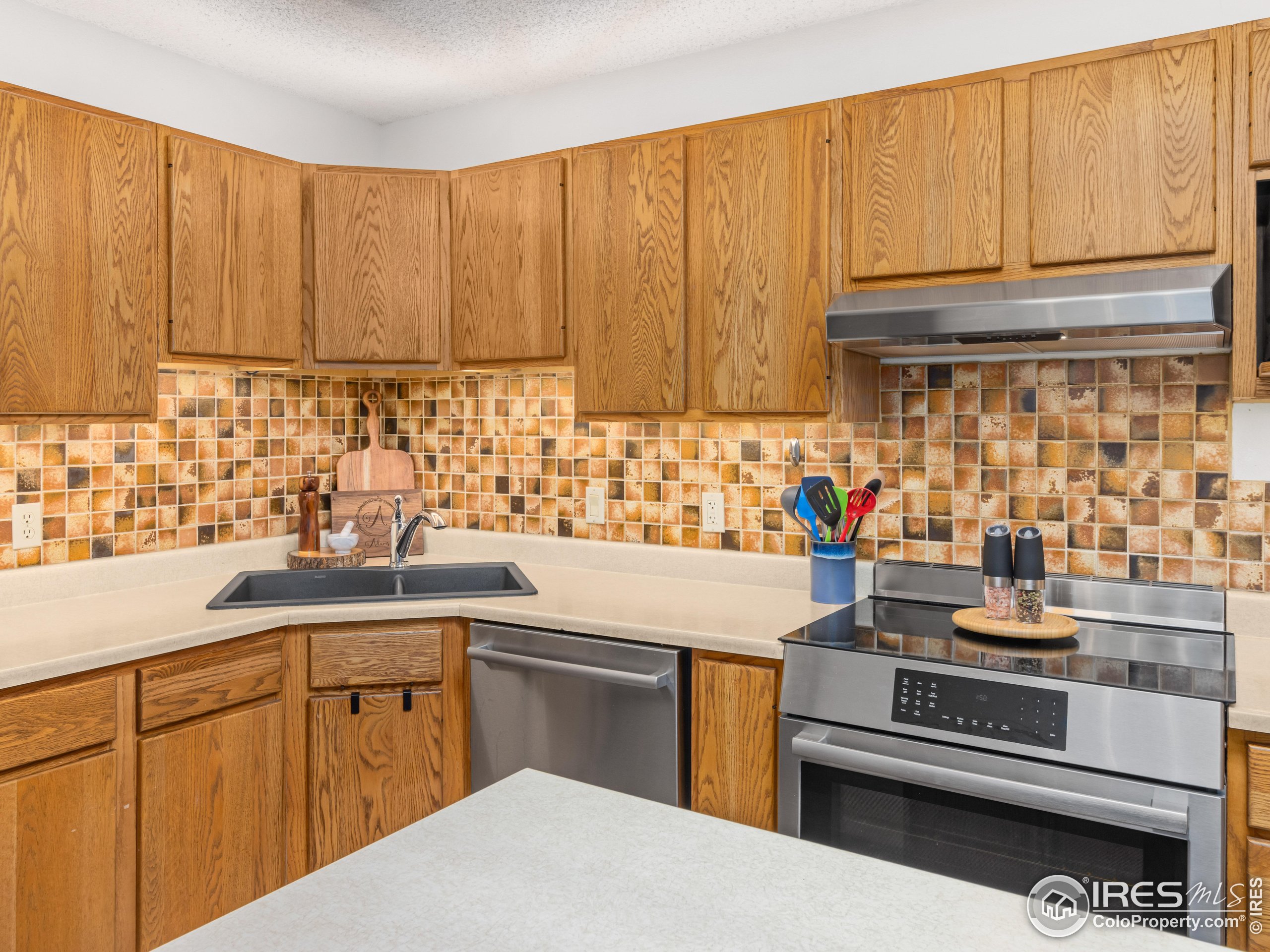 838 Vista Ln