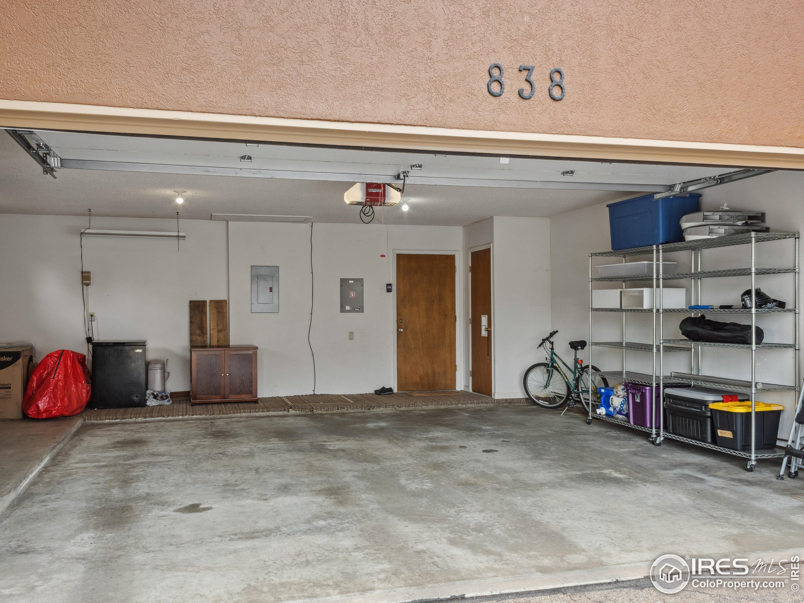 838 Vista Ln