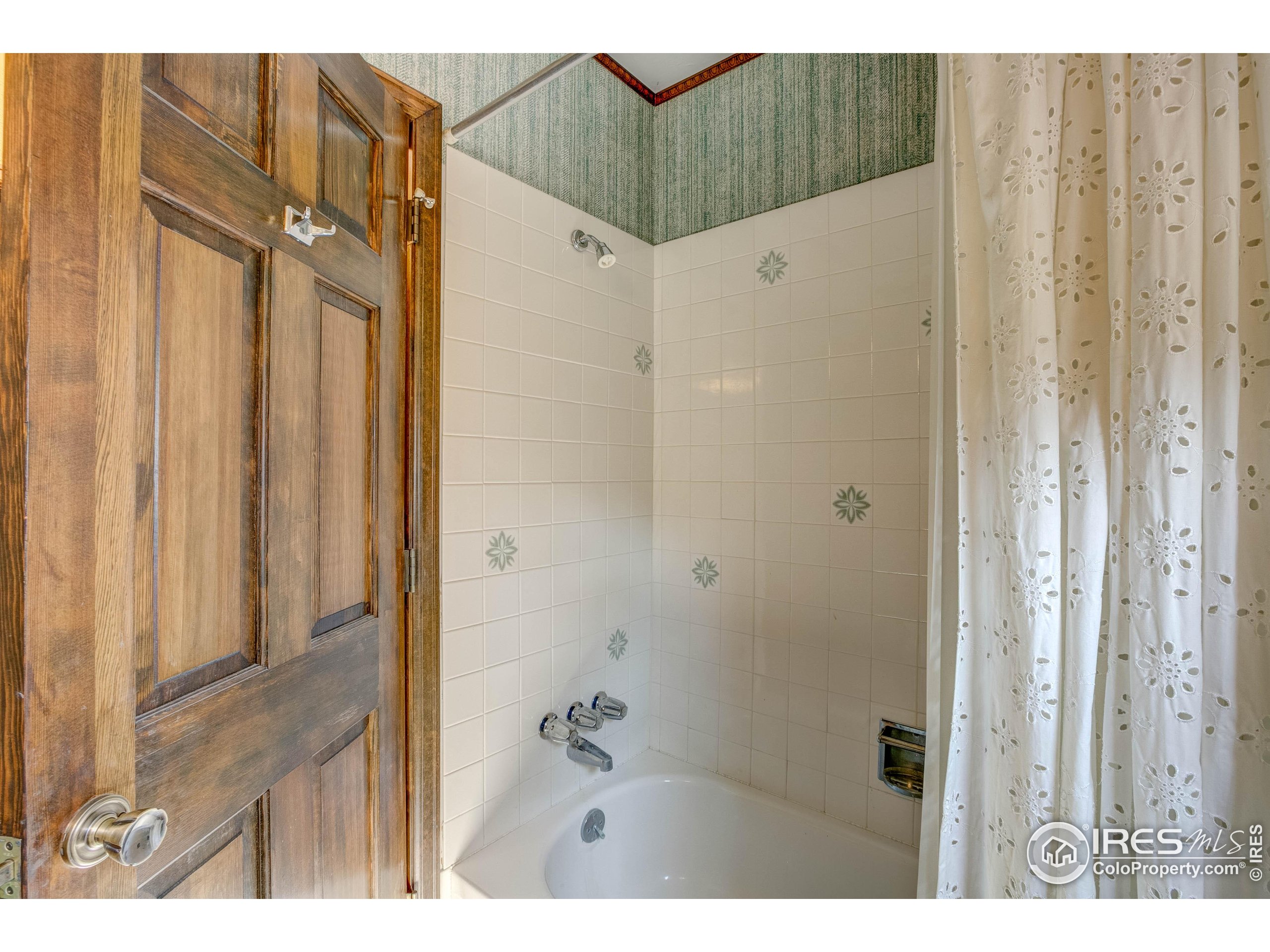 1142 Streamside Dr