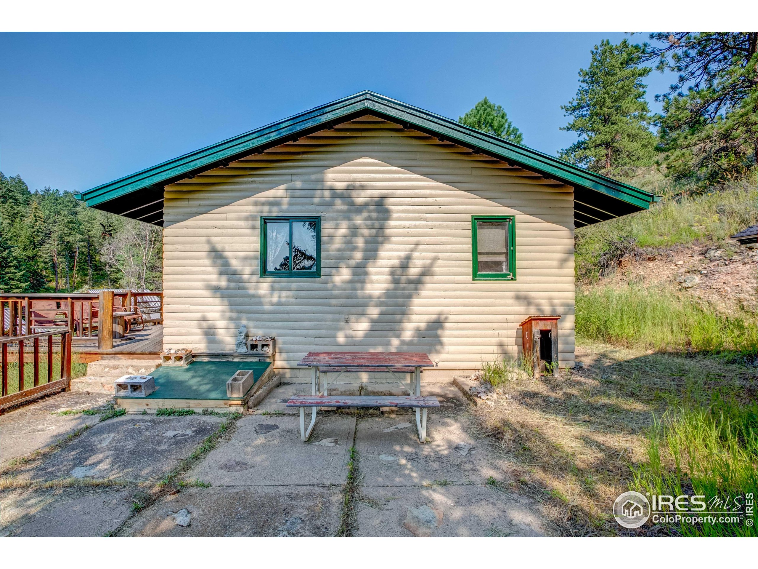 1142 Streamside Dr