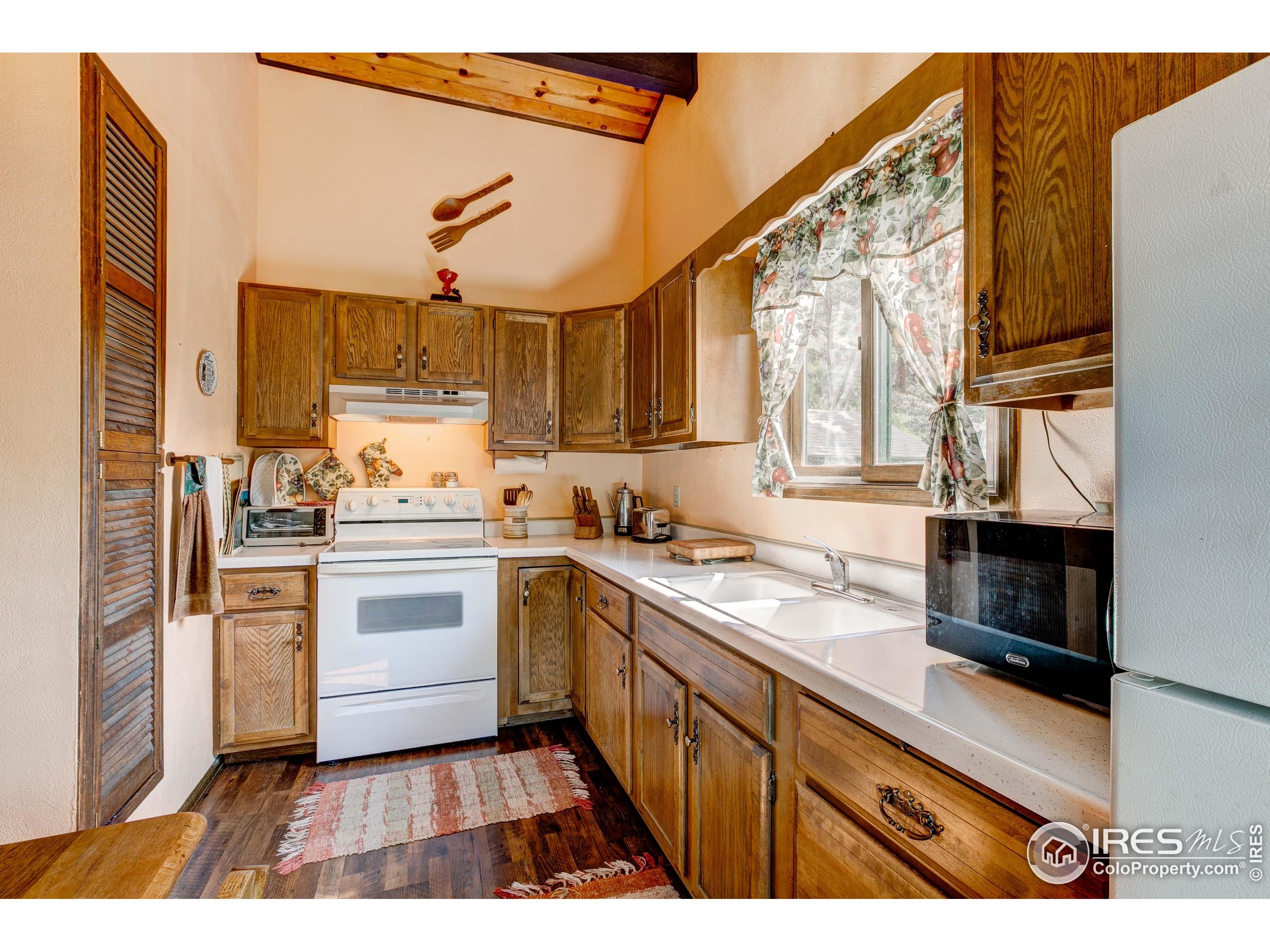 1142 Streamside Dr