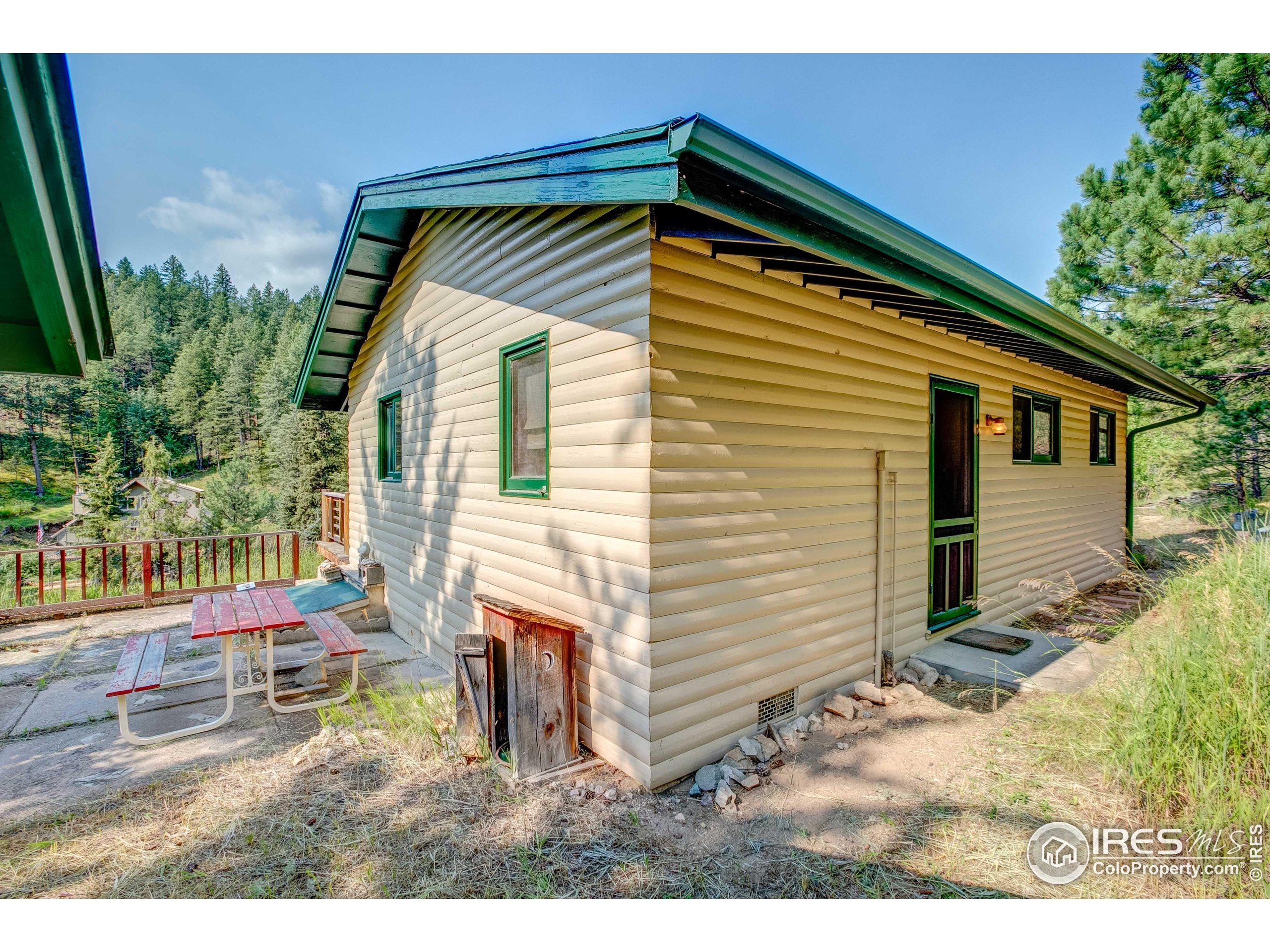 1142 Streamside Dr
