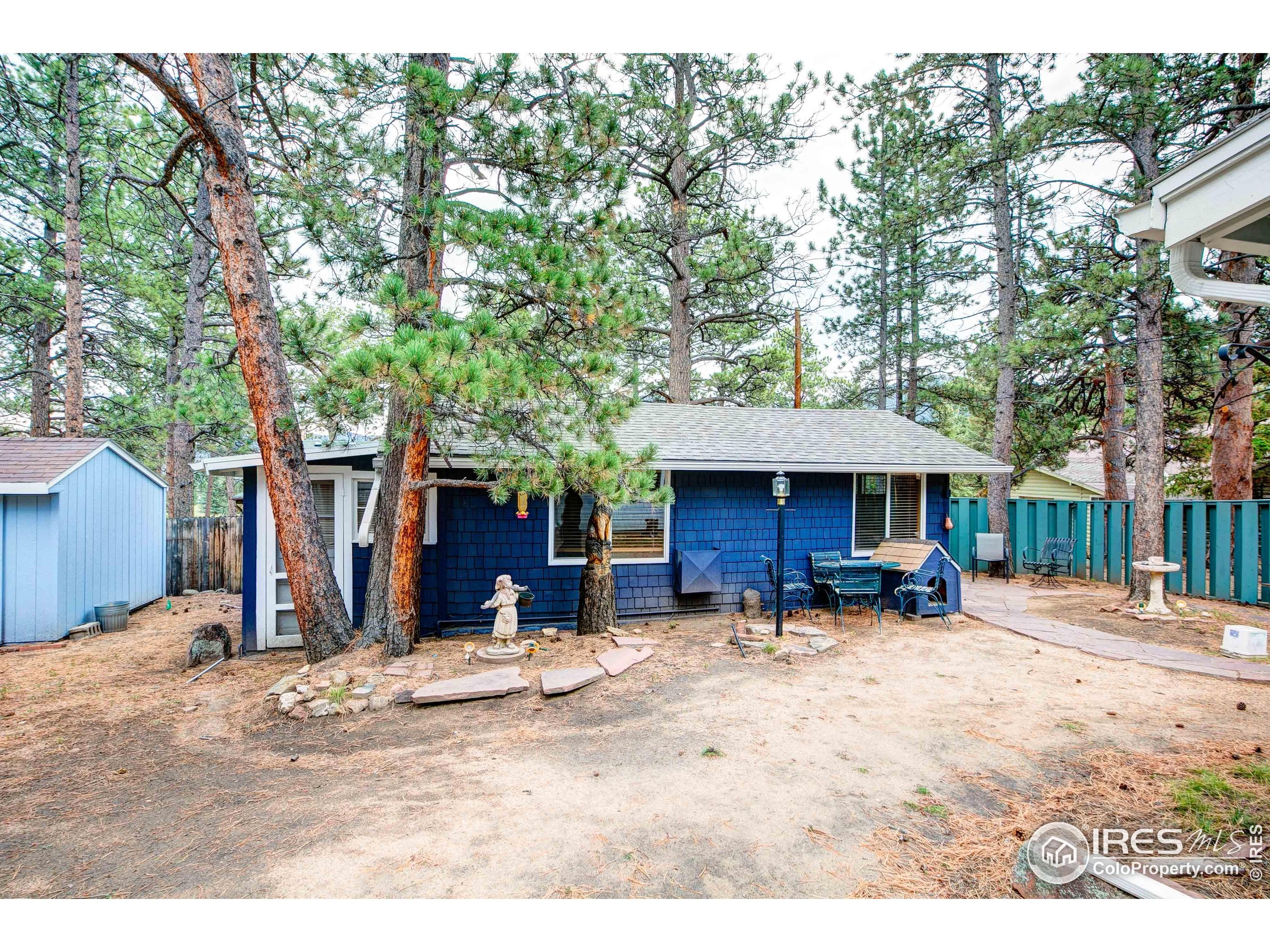 910 Shady Ln