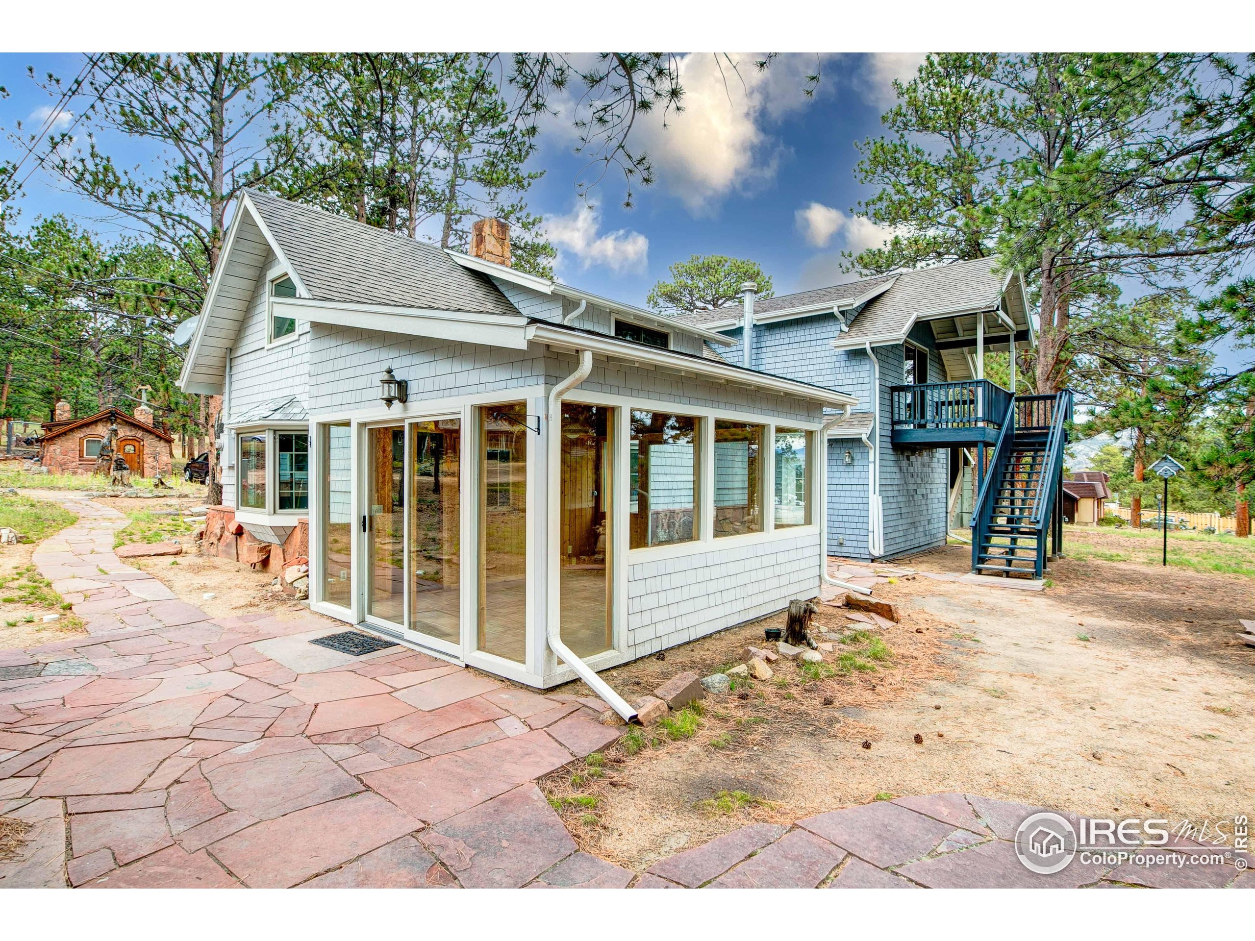 910 Shady Ln