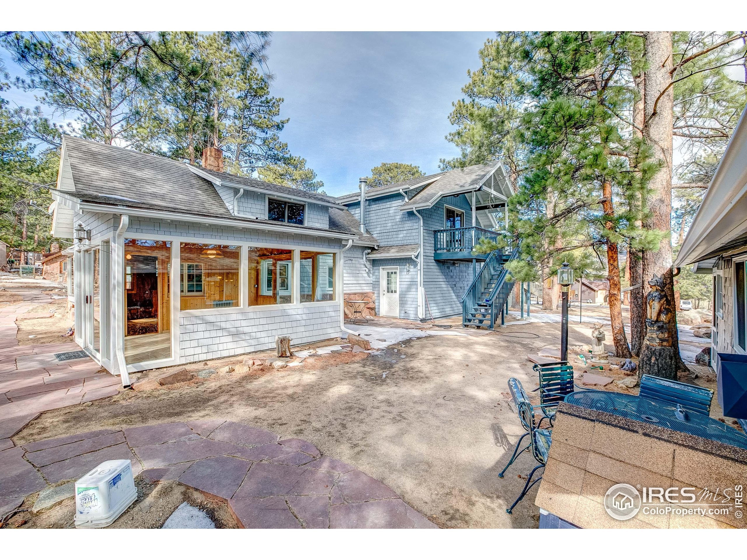 910 Shady Ln