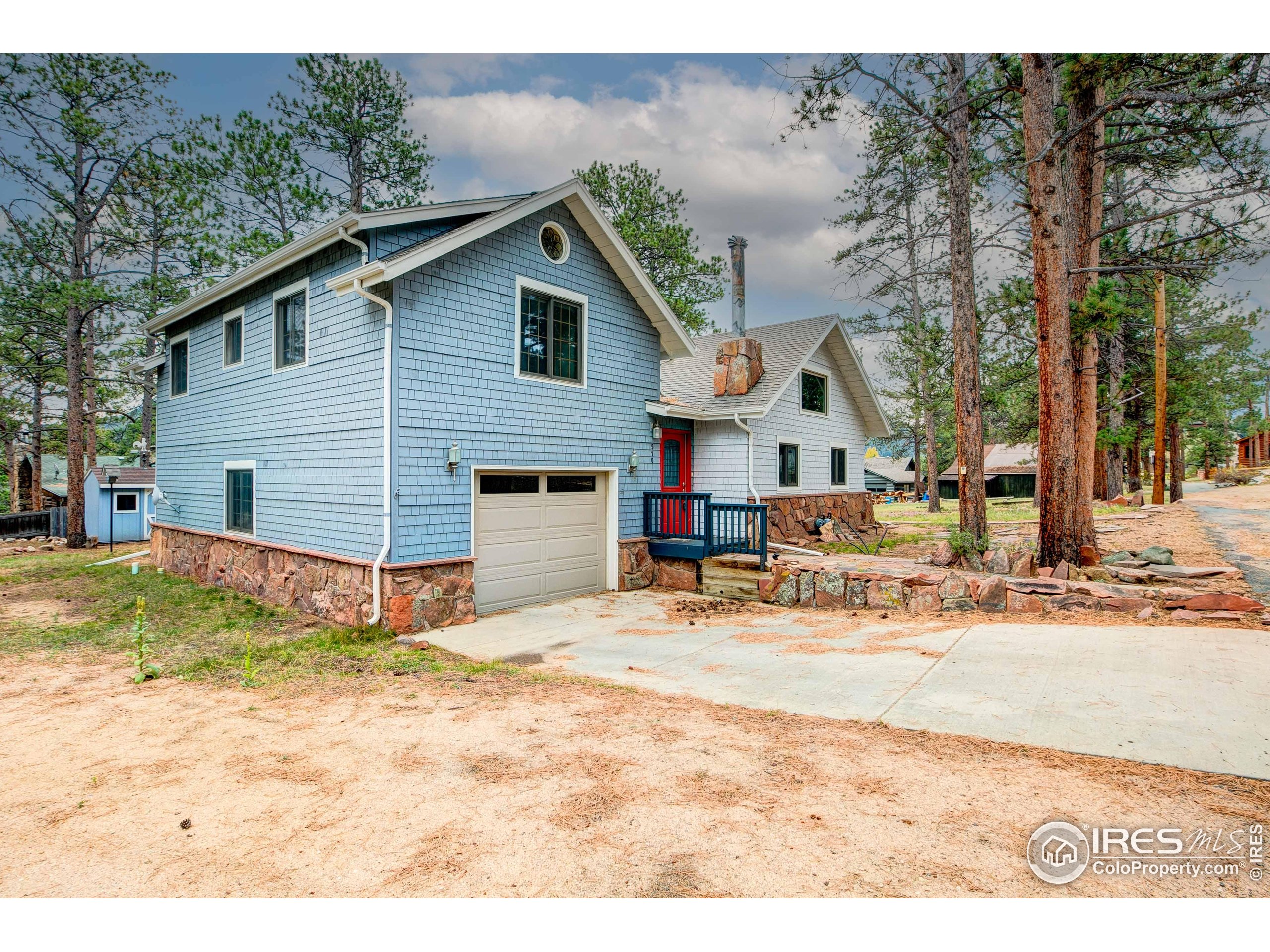 910 Shady Ln
