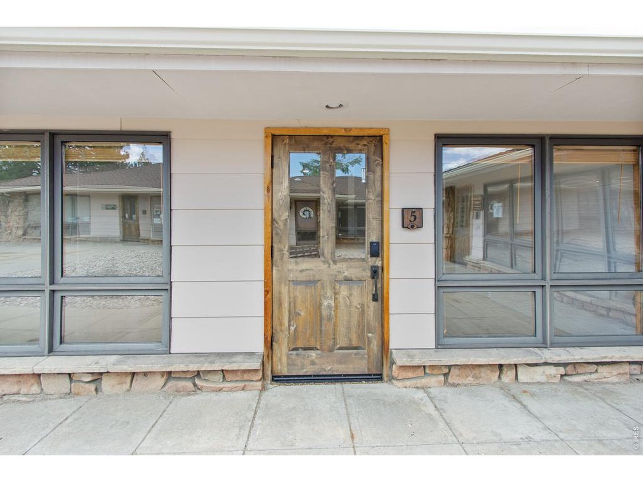 600 S Saint Vrain Ave 5