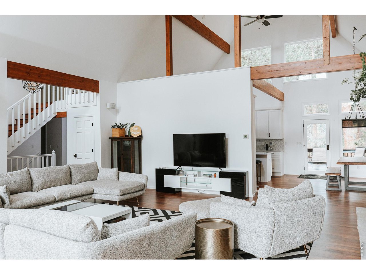 3202 Thunder Mountain Ln