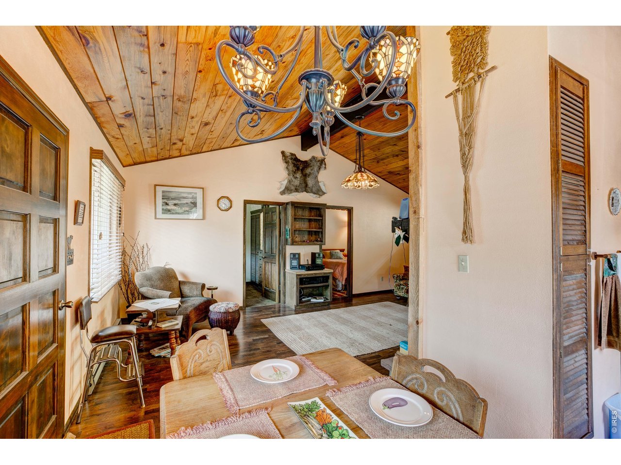 1142 Streamside Dr