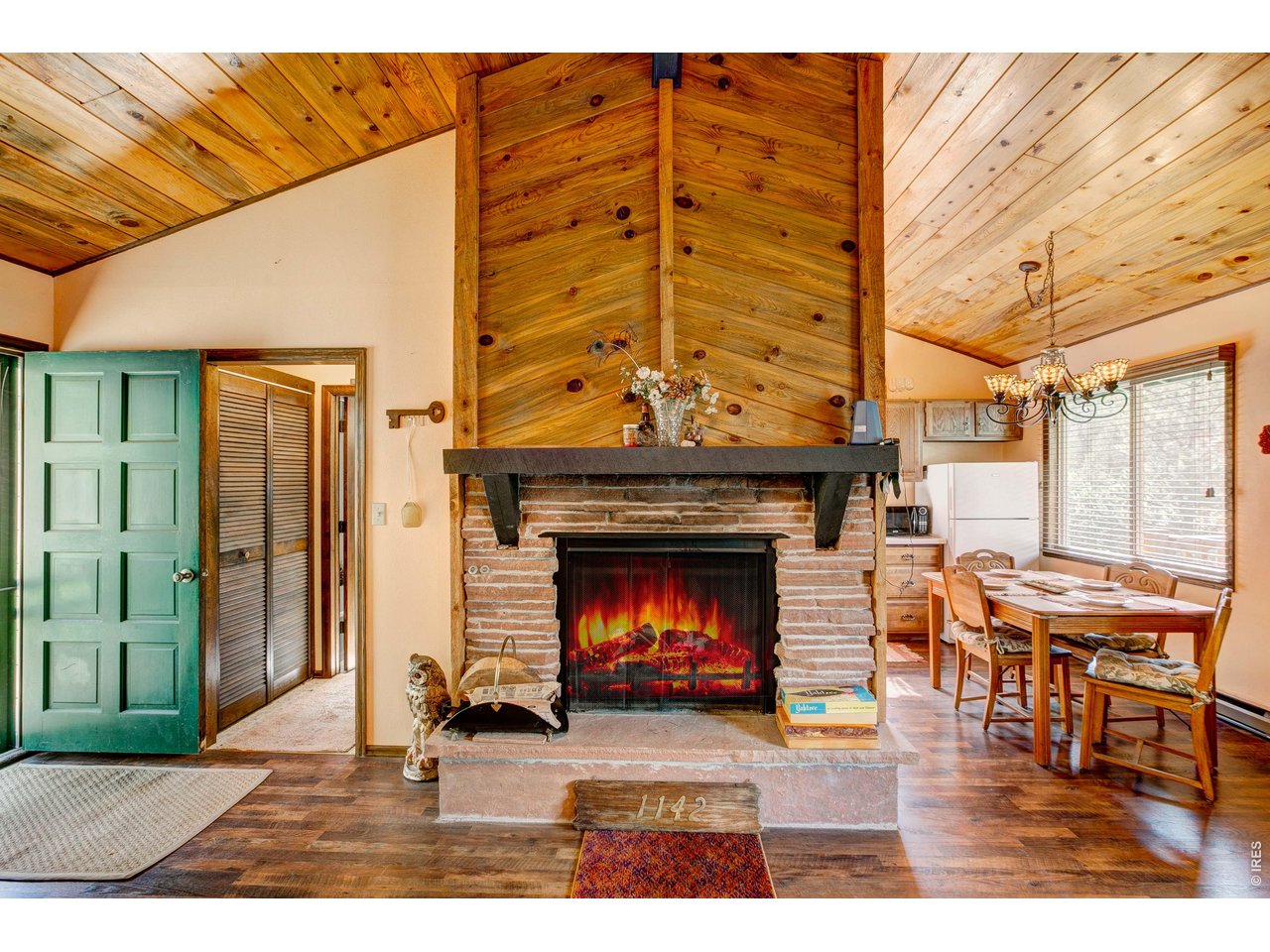 1142 Streamside Dr