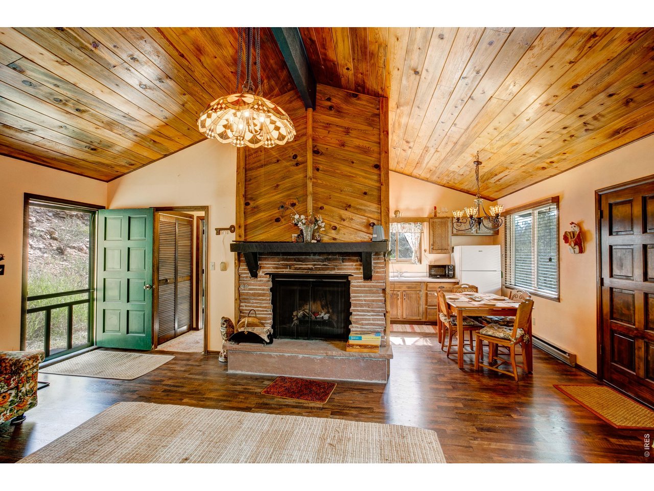 1142 Streamside Dr