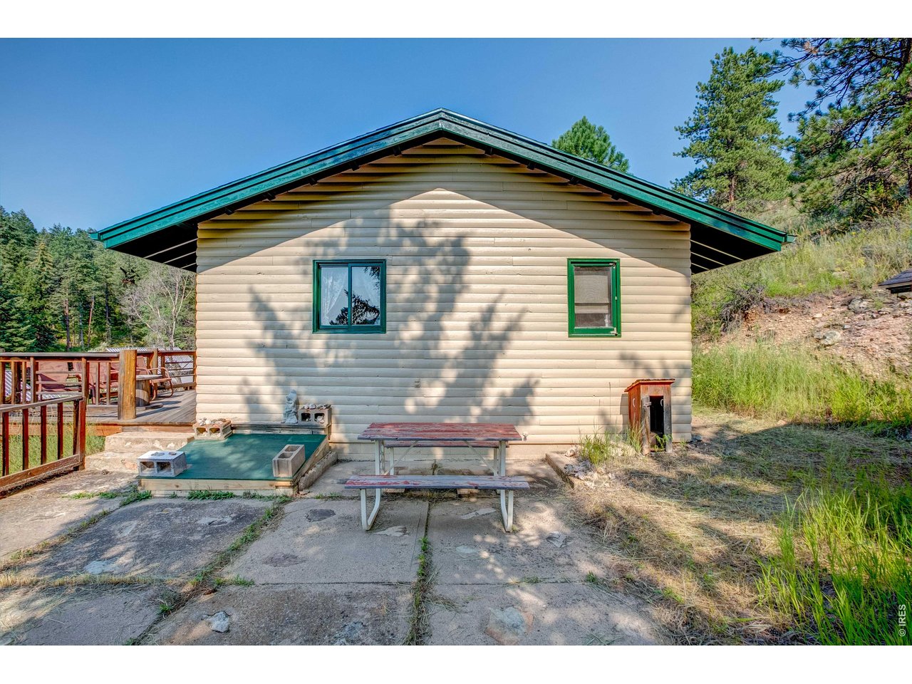 1142 Streamside Dr